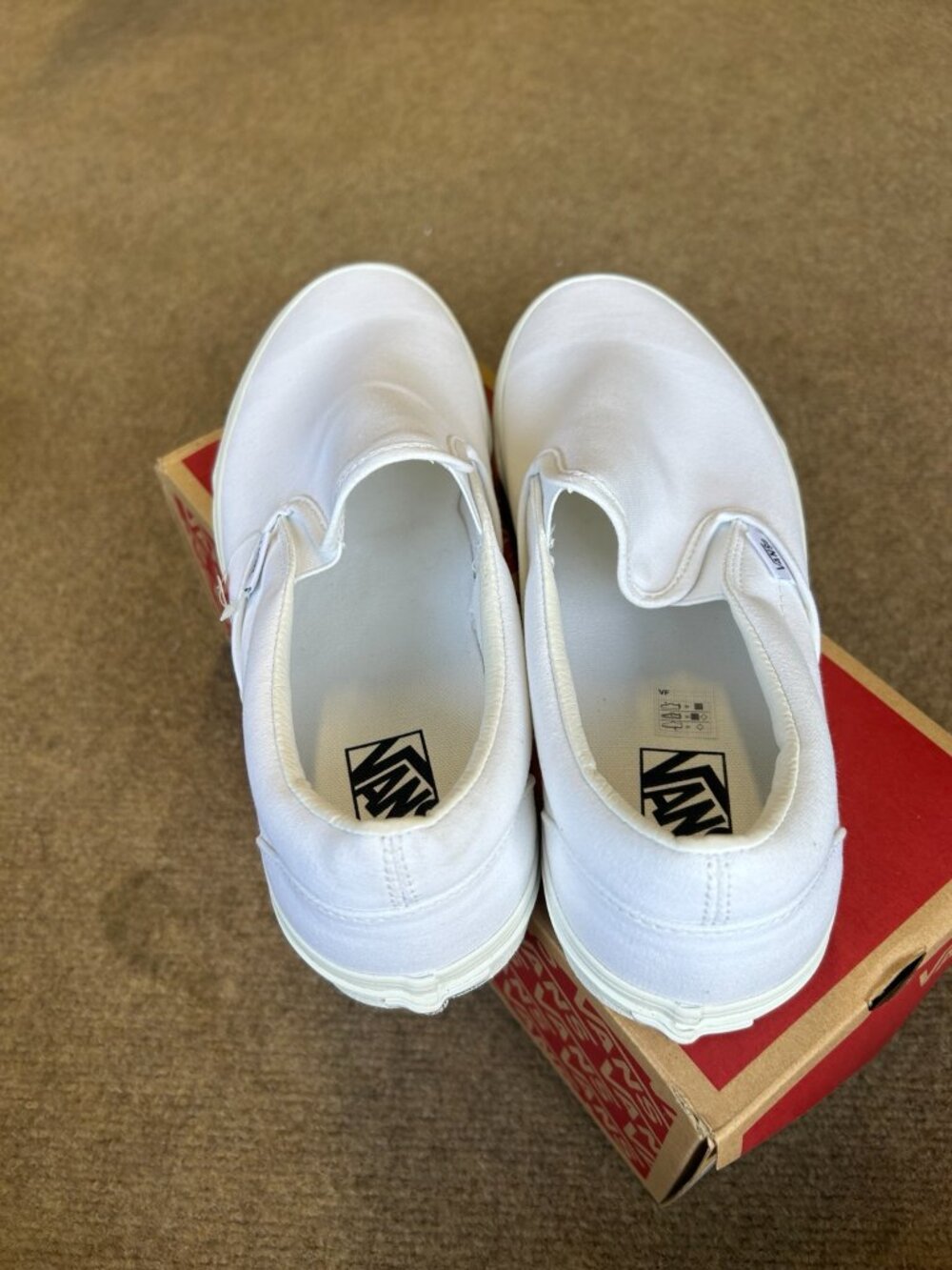 Vans Classic Slip-On True White Canvas Shoes Men’s 11.5 Women’s 13 NWT - Picture 2 of 6